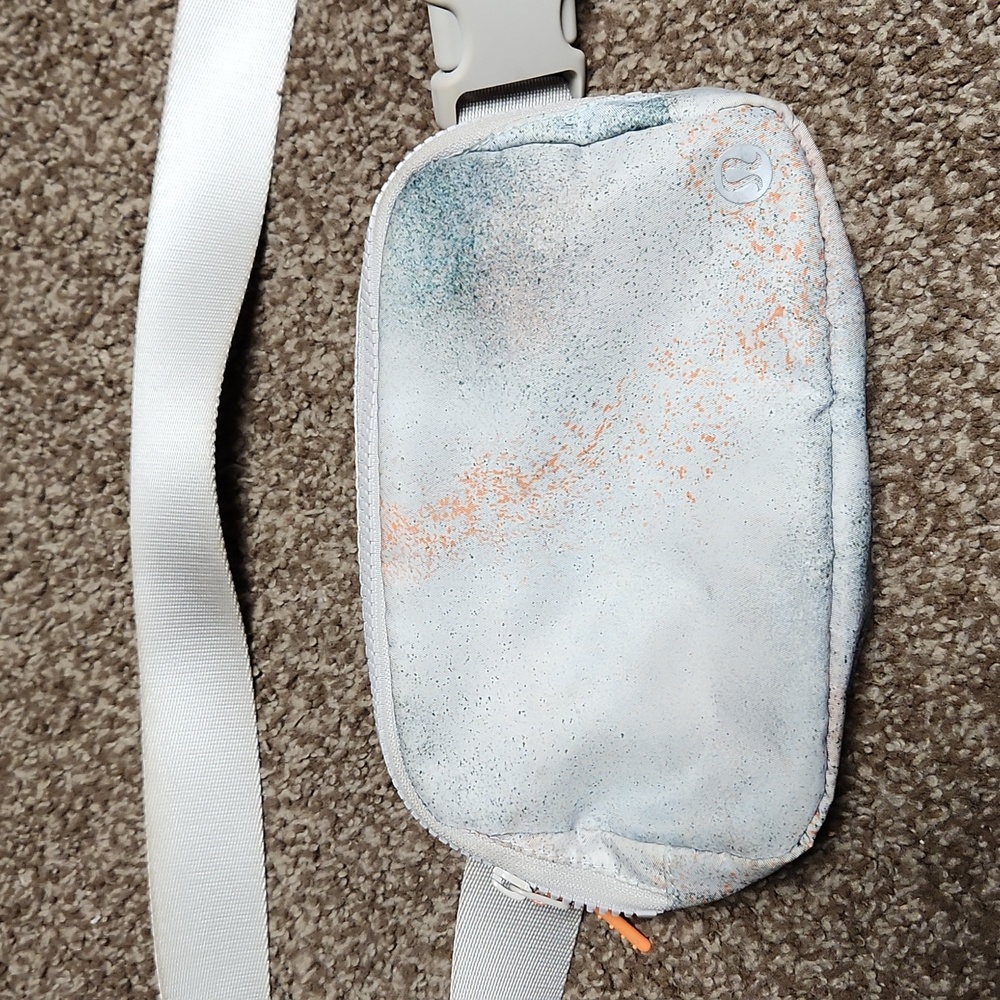 Like New OG STRAP lululemon everywhere belt bag spray camo splatter print